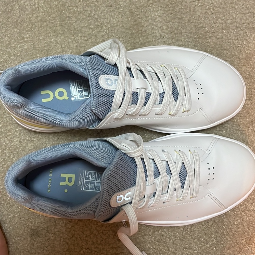 COPY - On cloud tennis shoes